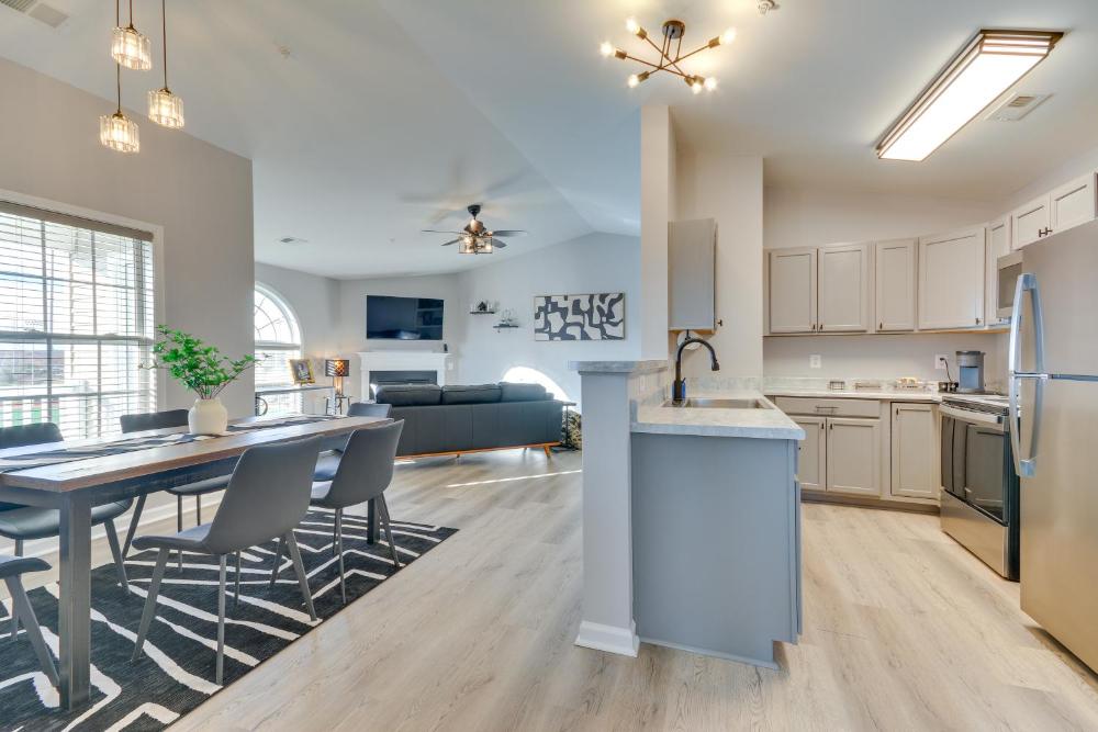Easy Access to Dtwn High Point Condo